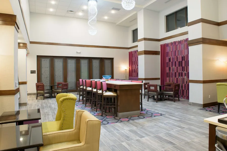 Hampton Inn & Suites Bay City hotel detail image 2