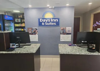 Days Inn & Suites by Wyndham Tampa/Raymond James Stadium hotel thumbnail 2