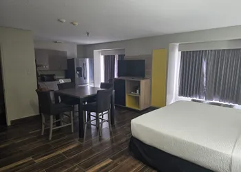 Days Inn & Suites by Wyndham Tampa/Raymond James Stadium hotel thumbnail 7