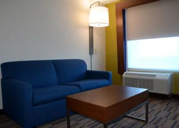 Holiday Inn Express & Suites Pittsburgh - Monroeville by IHG hotel thumbnail 2