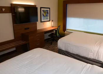 Holiday Inn Express & Suites Pittsburgh - Monroeville by IHG hotel thumbnail 3