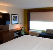 Holiday Inn Express & Suites Pittsburgh - Monroeville by IHG hotel detail image 5