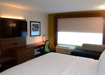 Holiday Inn Express & Suites Pittsburgh - Monroeville by IHG hotel thumbnail 5