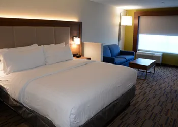 Holiday Inn Express & Suites Pittsburgh - Monroeville by IHG hotel thumbnail 6