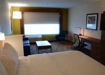 Holiday Inn Express & Suites Pittsburgh - Monroeville by IHG hotel thumbnail 8
