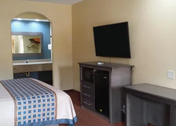 Americas Best Value Inn & Suites Houston NE hotel thumbnail 5