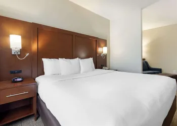 Comfort Suites West Dallas - Cockrell Hill hotel thumbnail 4