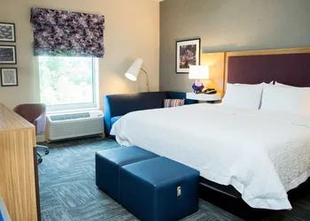 Hampton Inn & Suites by Hilton Warrington Horsham hotel thumbnail 6