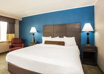 Baymont by Wyndham Appleton hotel thumbnail 7