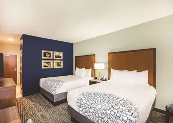 La Quinta Inn & Suites by Wyndham Wichita Northeast hotel thumbnail 6