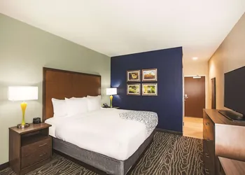 La Quinta Inn & Suites by Wyndham Wichita Northeast hotel thumbnail 8