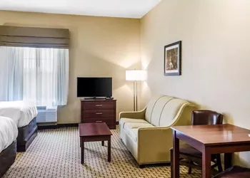 MainStay Suites Hackberry Sportsman's Lodge hotel thumbnail 7