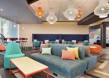 Tru By Hilton Lake Charles hotel thumbnail 2