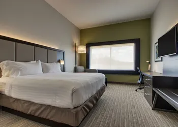 Holiday Inn Express & Suites Mount Vernon by IHG hotel thumbnail 2