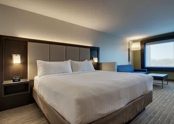Holiday Inn Express & Suites Mount Vernon by IHG hotel thumbnail 3