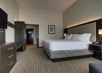 Holiday Inn Express & Suites Mount Vernon by IHG hotel thumbnail 4