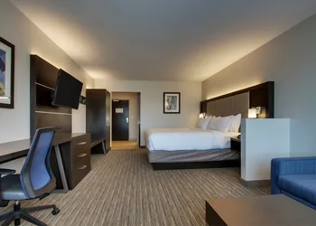 Holiday Inn Express & Suites Mount Vernon by IHG hotel thumbnail 6