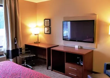 Days Inn by Wyndham Brooklyn Marine Park hotel thumbnail 5