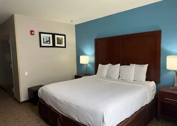 Days Inn by Wyndham Brooklyn Marine Park hotel thumbnail 7