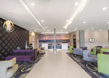 La Quinta Inn & Suites by Wyndham Memphis Downtown hotel thumbnail 3