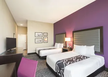 La Quinta Inn & Suites by Wyndham Memphis Downtown hotel thumbnail 4