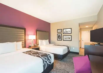 La Quinta Inn & Suites by Wyndham Memphis Downtown hotel thumbnail 5