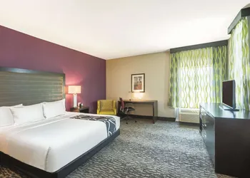 La Quinta Inn & Suites by Wyndham Memphis Downtown hotel thumbnail 6