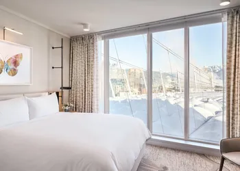 JW Marriott Parq Vancouver hotel thumbnail 5