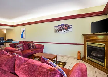 Econo Lodge Inn & Suites Ripley hotel thumbnail 3