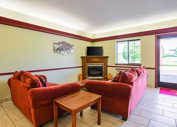 Econo Lodge Inn & Suites Ripley hotel thumbnail 4
