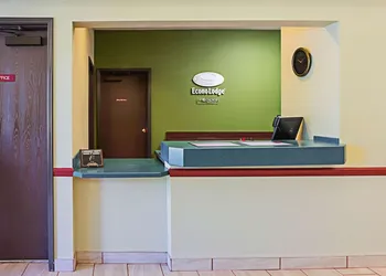 Econo Lodge Inn & Suites Ripley hotel thumbnail 6
