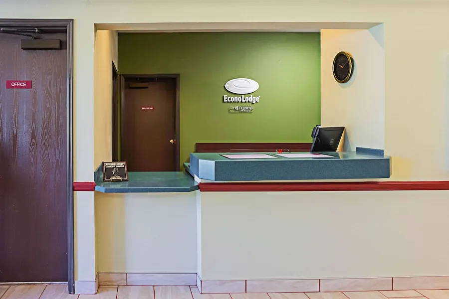 Econo Lodge Inn & Suites Ripley hotel detail image 6
