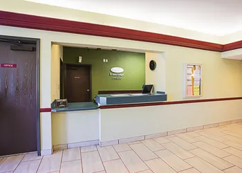 Econo Lodge Inn & Suites Ripley hotel thumbnail 7