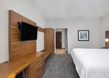 Holiday Inn Express & Suites Carrollton West by IHG hotel thumbnail 3