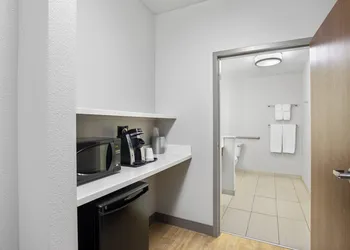 Holiday Inn Express & Suites Carrollton West by IHG hotel thumbnail 6