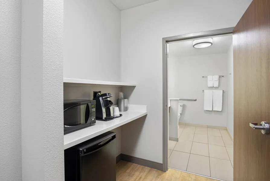 Holiday Inn Express & Suites Carrollton West by IHG hotel detail image 6