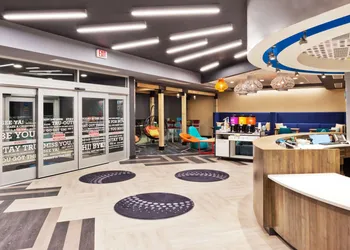 Tru by Hilton Auburn hotel thumbnail 6