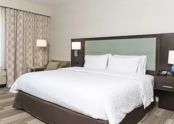 Hampton Inn Westfield hotel thumbnail 8