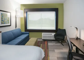 Holiday Inn Express & Suites Bryan - College Station by IHG hotel thumbnail 5