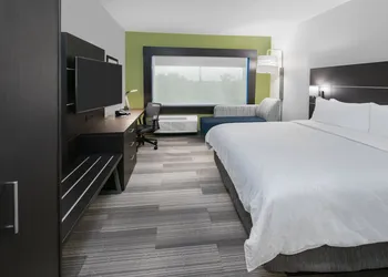 Holiday Inn Express & Suites Bryan - College Station by IHG hotel thumbnail 7