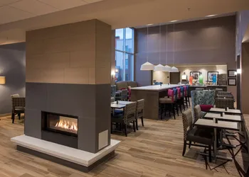 Hampton Inn & Suites Seattle/Redmond hotel thumbnail 2