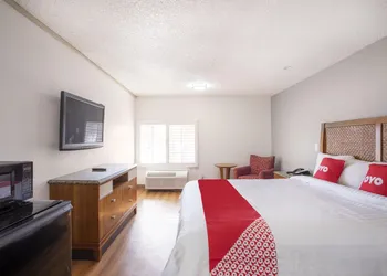 OYO Hotel Palmdale - Antelope Valley hotel thumbnail 6