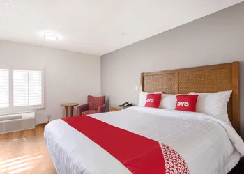 OYO Hotel Palmdale - Antelope Valley hotel thumbnail 7