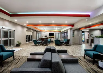 La Quinta Inn & Suites by Wyndham Pittsburg hotel thumbnail 4