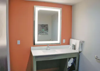 La Quinta Inn & Suites by Wyndham Pittsburg hotel thumbnail 5