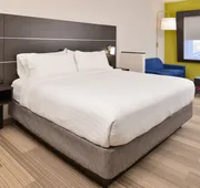 Holiday Inn Express & Suites Kansas City - Lee's Summit by IHG hotel detail image 3