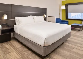 Holiday Inn Express & Suites Kansas City - Lee's Summit by IHG hotel thumbnail 3