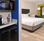 Holiday Inn Express & Suites Kansas City - Lee's Summit by IHG hotel detail image 4