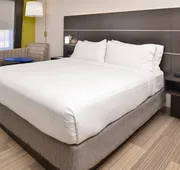 Holiday Inn Express & Suites Kansas City - Lee's Summit by IHG hotel detail image 5