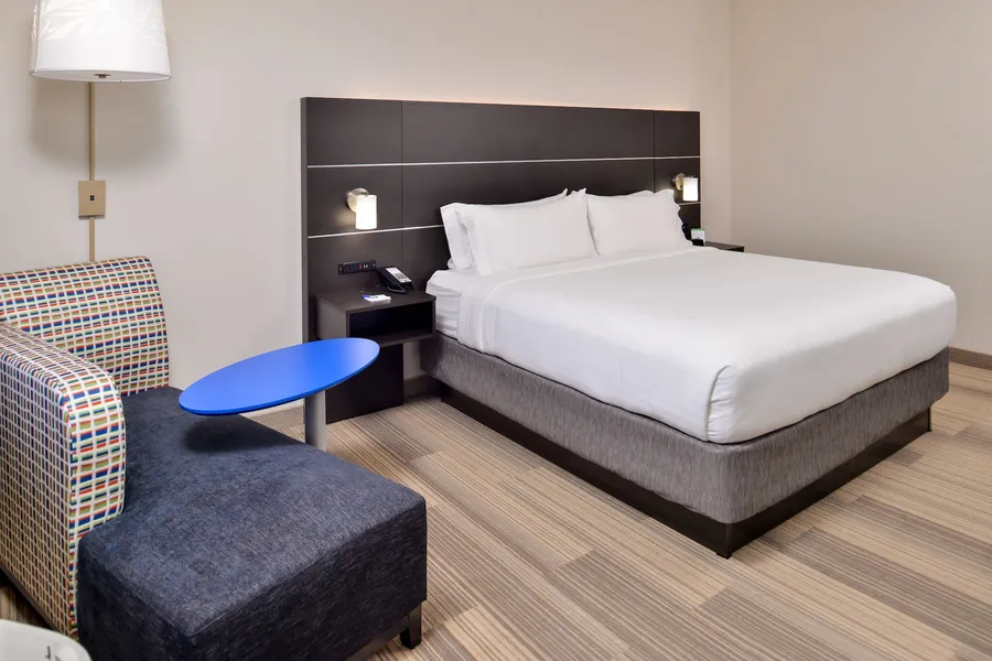 Holiday Inn Express & Suites Kansas City - Lee's Summit by IHG hotel detail image 6
